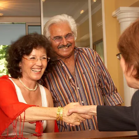 Olympia Готель *