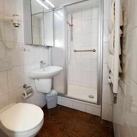 Готель Olympia *