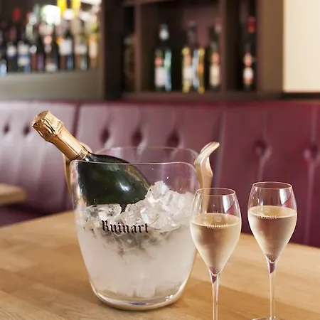 Готель Olympia *